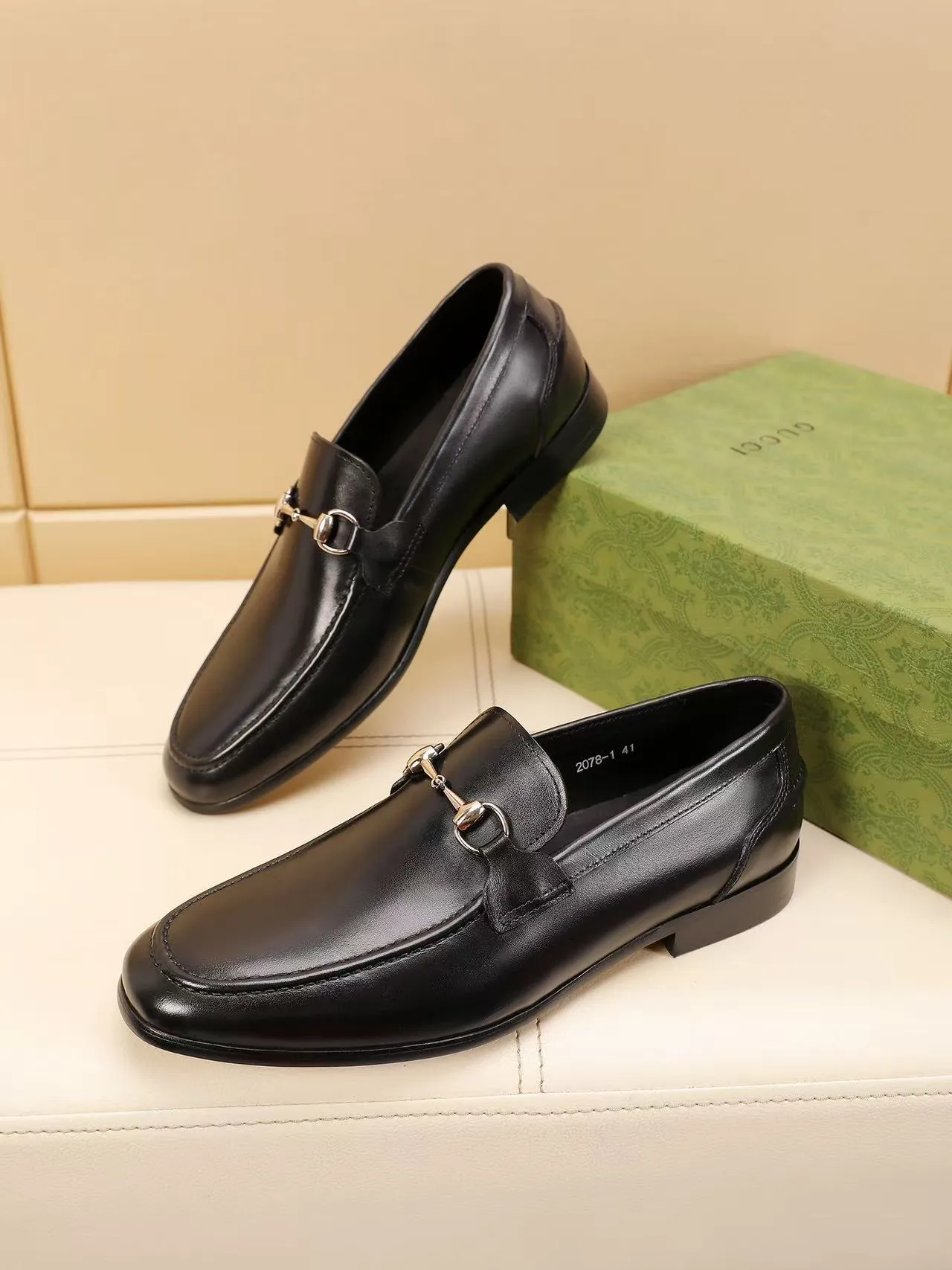 Men's men's shoes 💰440 🆘【GUCCI】Gucci ·🐂里· Hot-selling beanie shoes, top brand luxury, top quality, latest fashion beanie shoes.. The upper is made of original high mercerized smooth cow suede. (Full top-layer water-dyed 🐂 leather and lining). The original stylish and stylish soft rubber wear-resistant and non-slip outsole is light and comfortable on the foot, available in 2 colors! Matching code: 39-45 (38.46. Customized)